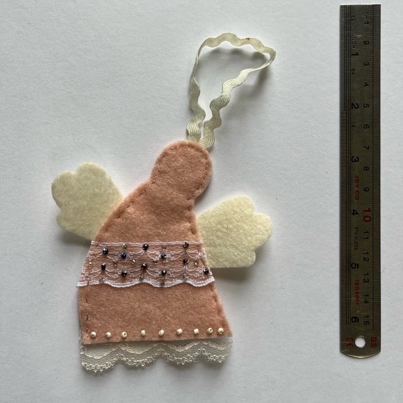 Christmas tree pendant, handmade and made of felt, beaded and embroidered. - Picture 2 of 7